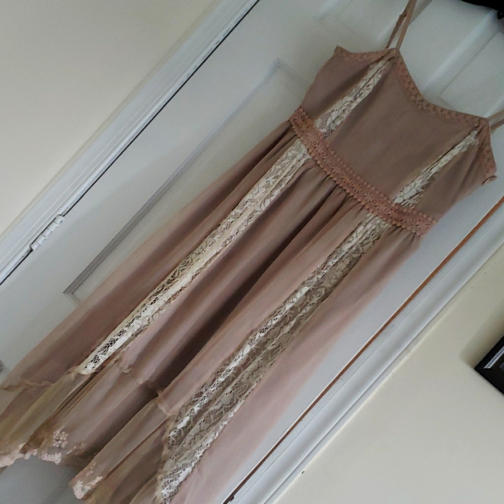 Beautiful champagne detailed lace dress